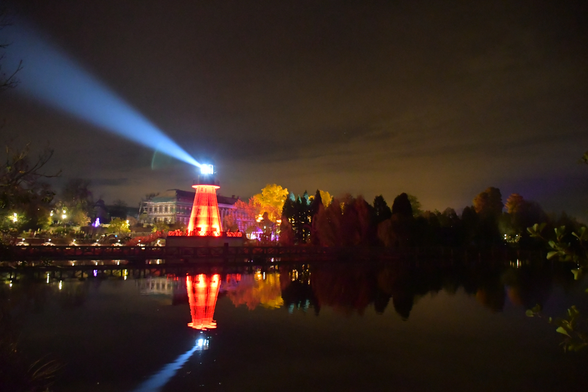 73-2023-10-pairadaiza bij nacht.jpg